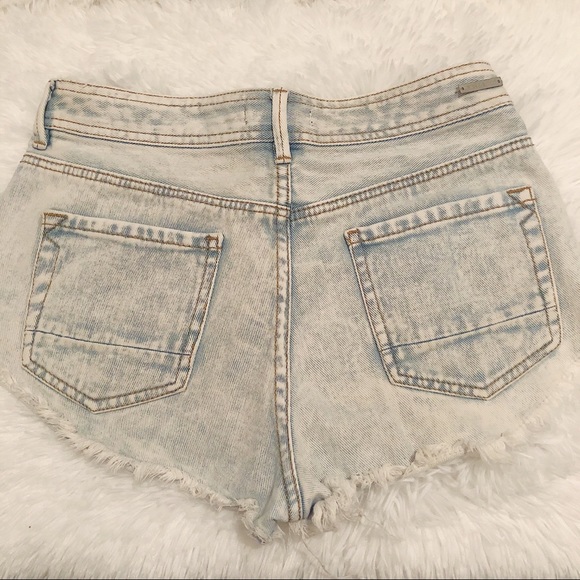 🚫SOLD🚫 Kendall and Kylie high wasted shorts - Picture 2 of 3